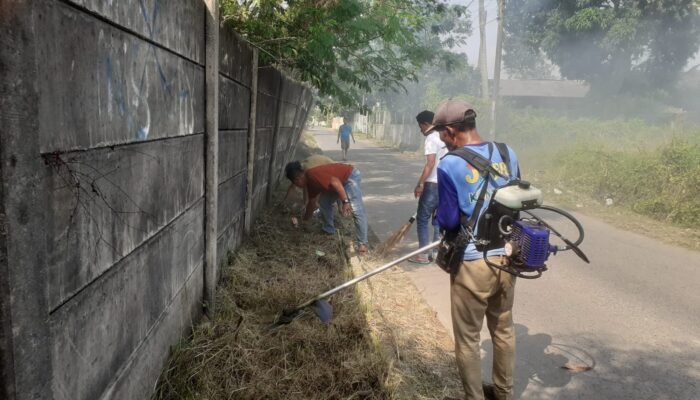 BPD dan Pemdes Tanjungbaru Bersatu Gelar Gotong Royong, Wujudkan “Sinergitas Tanpa Batas”