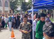 Jumat Berkah Polrestabes Bandung: 800 Snack & Air Mineral Dibagi ke Jamaah Usai Salat*