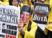 Ribuan Mahasiswa Bandung Turun Jalan! Demo “Indonesia Bangkrut” Kepung DPRD Jabar & BI Sejak Pagi