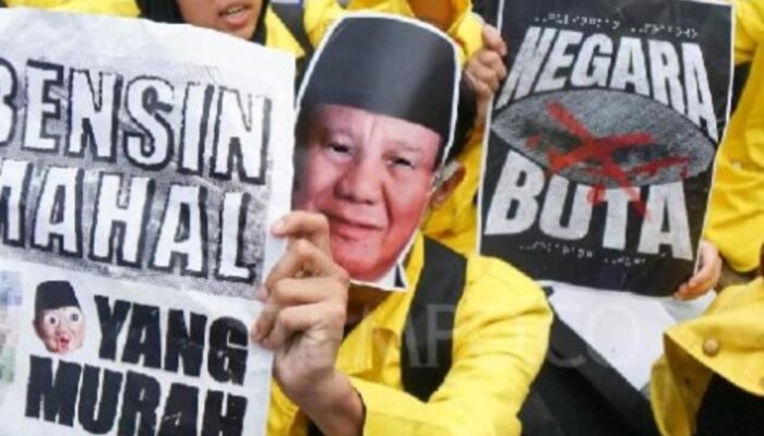 Ribuan Mahasiswa Bandung Turun Jalan! Demo “Indonesia Bangkrut” Kepung DPRD Jabar & BI Sejak Pagi