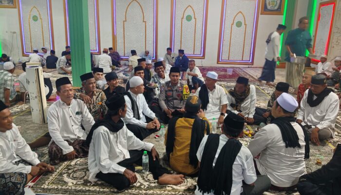 Antisipasi Gangguan Malam Hari, Polsek Cikarang Timur Gelar ‘Jaga Bekasi On The Spot’ di Pagadungan Serta Sosialisasikan Call Center 110.