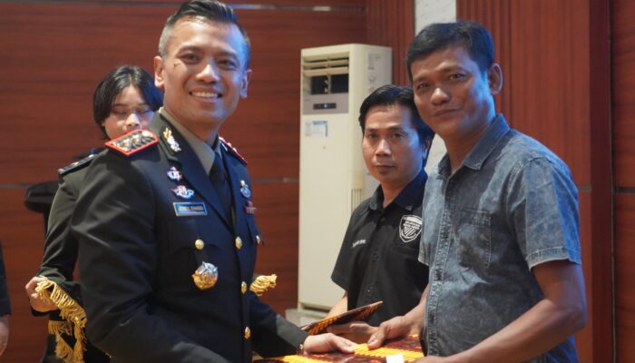 Pena Hitam Raih Juara II Lomba Jurnalis Humanis Hari Bhayangkara ke-80 Polres Metro Bekasi