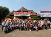 Peringati Hari Bhayangkara ke-80, Koramil 08/ Lemah Abang dan Pemdes Tanjungbaru Sambangi Polsek Cikarang Timur