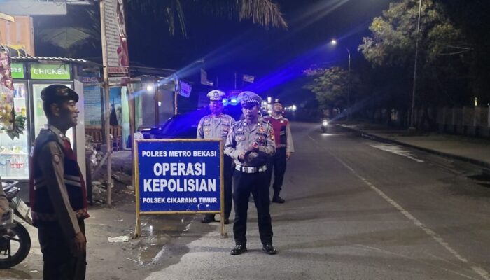 Jaga Bekasi Aman, 8 Personel Polsek Cikarang Timur Razia Malam di Titik Rawan Citarik