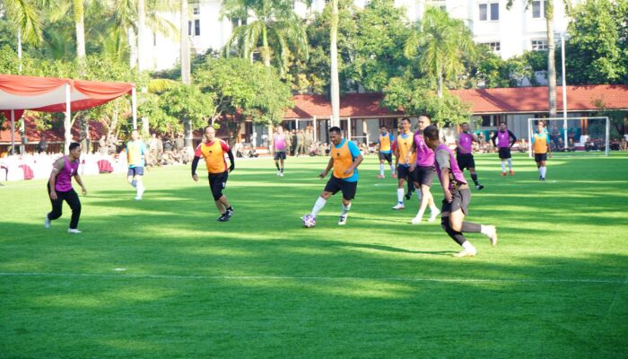 Makodam III/Siliwangi Taklukkan Kodiklatad 7-1, Pangdam Sumbang Empat Gol pada Laga Mini Soccer Persahabatan