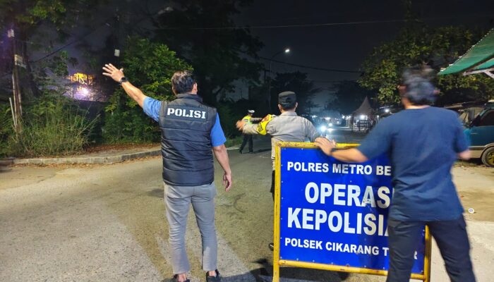 Tekan Kriminalitas Jalanan, Polsek Cikarang Timur Gelar Operasi Dini Hari di Jalan Citarik Raya.