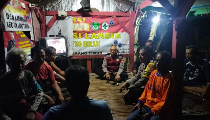 Dinginkan Suhu Politik Jelang Pilkades, Polsek Cikarang Timur Sambangi Pos Ronda di Kalenderwak