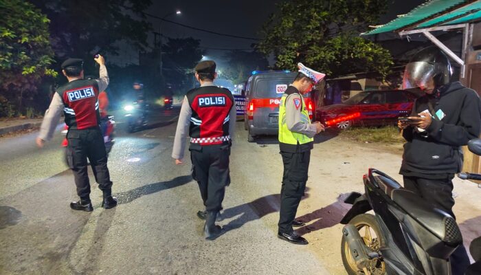 Antisipasi Kriminalitas Malam Hari, Polsek Cikarang Timur Gelar Operasi Kejahatan Jalanan di Citarik Raya