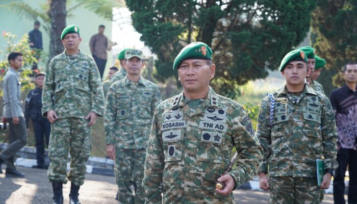 Pangdam III/Siliwangi Tutup Diklat Militer 750 Sarjana Penggerak Pembangunan di Lembang