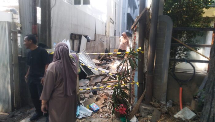 Tanpa SP Langsung Dibuldoser! Kios Ibu Nonok di Jl. Dr. Rum Bandung Rata, Satpol PP Ngaku Salah Sasaran
