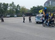 PMII Bekasi Gelar Unjuk Rasa ‘7 Gugatan Rakyat’, Personel Polsek Cikarang Timur Lakukan Pengawalan Ketat