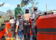 Gerak Cepat Babinsa Kodim 0605/Subang Padamkan Kebakaran Lahan di Karanganyar Pusakajaya, Cegah Api Merembet ke Pemukiman