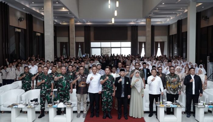 Pangdam III/Siliwangi Mayjen TNI Kosasih Motivasi 280 Santri Baru Al Mashduqi Garut: Jadi Pemimpin Harus Berkarakter dan Berakhlak