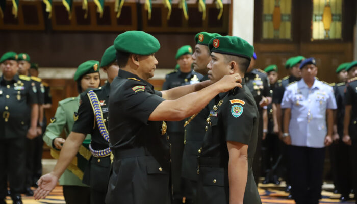 Pangdam III/Siliwangi Pimpin Sertijab Dandim 0618/Kota Bandung, Kolonel Robil Syaifullah Digantikan Letkol Albert Frantesca