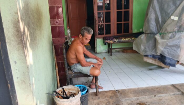 Bansos di Pasirsari Dipertanyakan: Warga Mampu Disebut Terima, Lansia Justru Gagal Ambil Bantuan