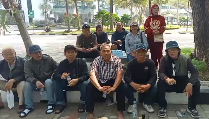 Dibohongi Janji Kompensasi, PKL Dipatiukur Geruduk Gedung Sate: Hampir 2 Bulan Kios Dibongkar Tanpa Kejelasan