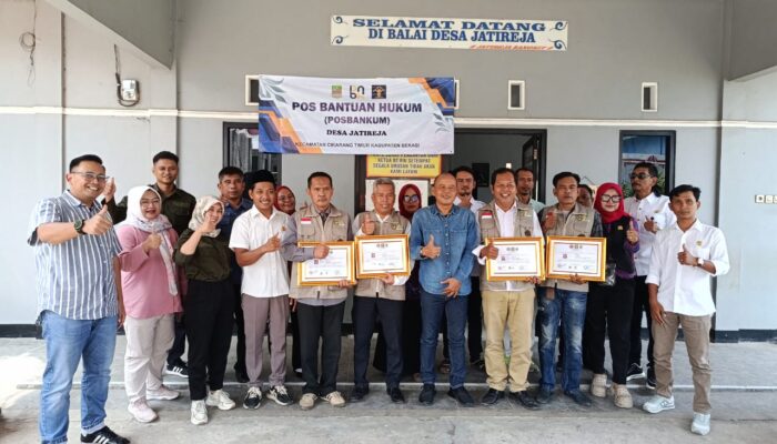 Perkuat Listerisasi Hukum Desa Posbakumadin Kabupaten Bekasi dan Jawa Barat Serahkan Sertifikat Paralegal ke Pemdes Jatireja