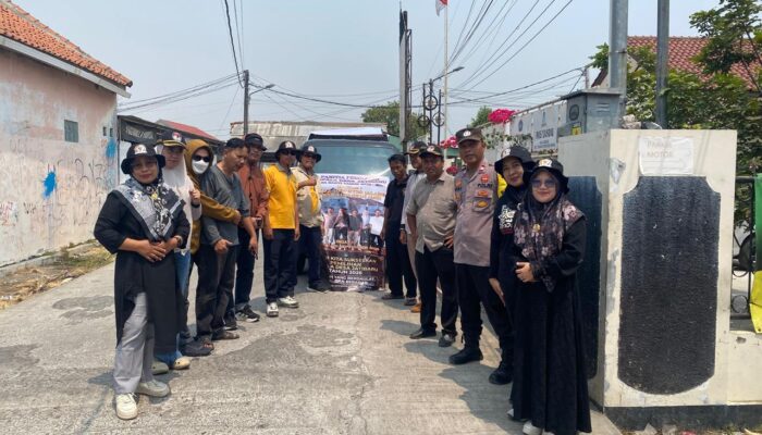 Panitia Pilkades Bersama BPD Jatibaru Bersihkan APK, Imbau Warga Gunakan Hak Pilih 20 September