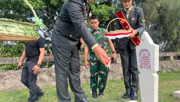 Pangdam III/Siliwangi Hadiri Ziarah Nasional HUT ke-81 TNI di TMP Cikutra Bandung, Hormati Jasa Pahlawan
