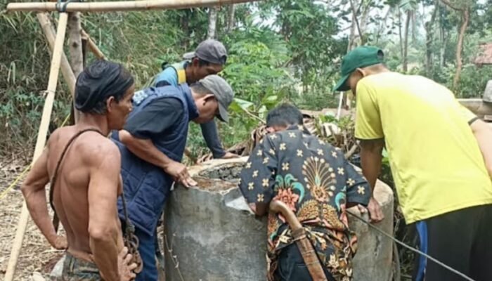 Tragis! Dua Warga Terjebak di Sumur Kering di Cipeundeuy Bandung Barat, Satu Tewas Diduga Hirup Gas Beracun