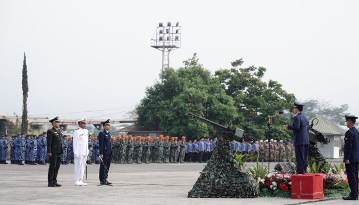 Kasdam III/Siliwangi Hadiri Upacara HUT ke-81 TNI di Lanud Husein: TNI Kuat Bersama Rakyat