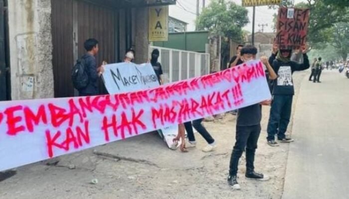 Proyek Jembatan Munjul 2 Mangrak, Warga & Pelajar Balaendah Turun ke Jalan: “Macet Diantepkeun, Pamarentah Kamana?”