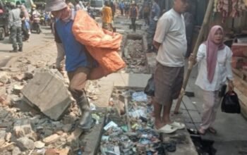 35 Lapak PKL di Bawah Flyover Kiaracondong Rata! Satpol PP Bongkar Paksa, Pedagang Menangis Minta Relokasi