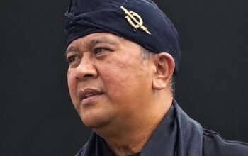 CILAKA KU PAMOLAH SORANGAN: Hukum Sebab-Akibat dalam Politik Pencitraan