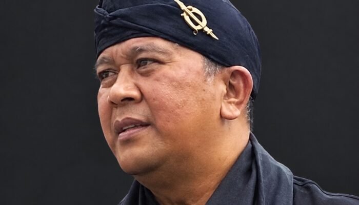CILAKA KU PAMOLAH SORANGAN: Hukum Sebab-Akibat dalam Politik Pencitraan