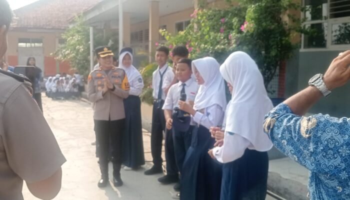 Polsek Cikarang Timur Gelar Program “Polisi Peduli Pendidikan” di SMPN 2 Cikarang Timur
