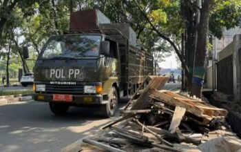 Heboh! Rumah 2 Lantai Tanpa PBG di Gang Empang Rancasari Ditertibkan Satpol PP Bandung, Bikin Dinding Tetangga Rembes