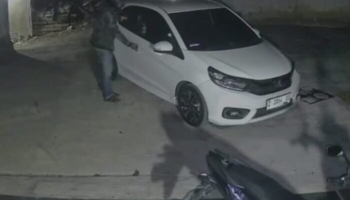 Aksi Nekat di Cibiuk Garut! Maling Bawa Kabur Brio Putih dan Vario Hitam Milik Warga, Terekam Jelas CCTV – Pelaku Bolak-balik